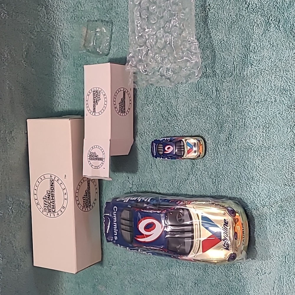 NASCAR RACING CARS - Picture 3 of 3